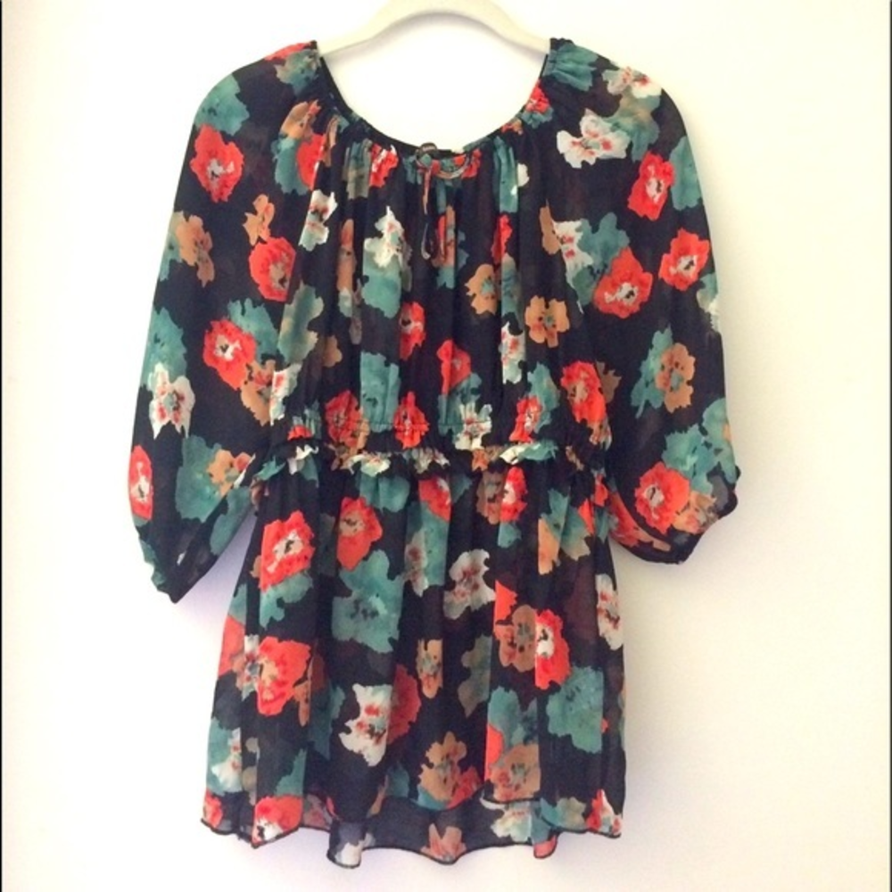 NWOT flowy Floral Blouse